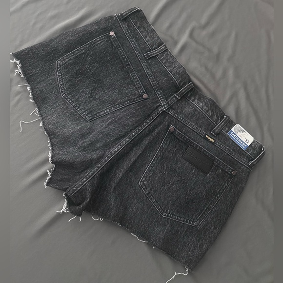 High Waisted Black Wrangler Festival Shorts - 32 short - Picture 3 of 3